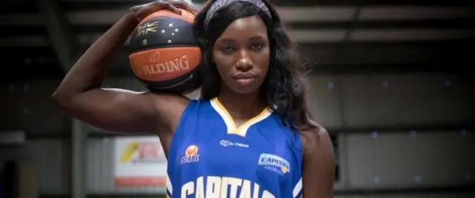 Suisse : Aminata Fall réalise une belle performance de 17 points et 13 rebonds - wiwsport